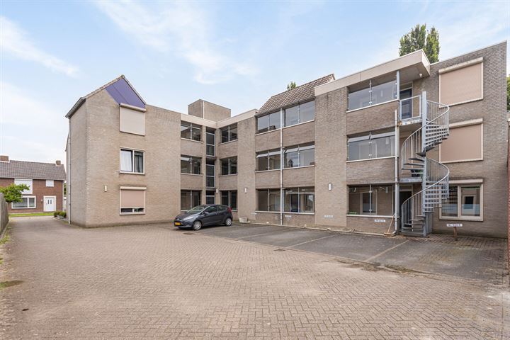 Bekijk foto 31 van Beatrixstraat 32