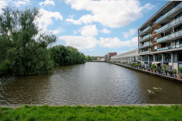 Bekijk foto 2 van Meindert Hobbemastraat 74