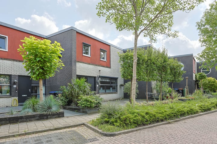 Bekijk foto 1 van Louis Armstrongstraat 12