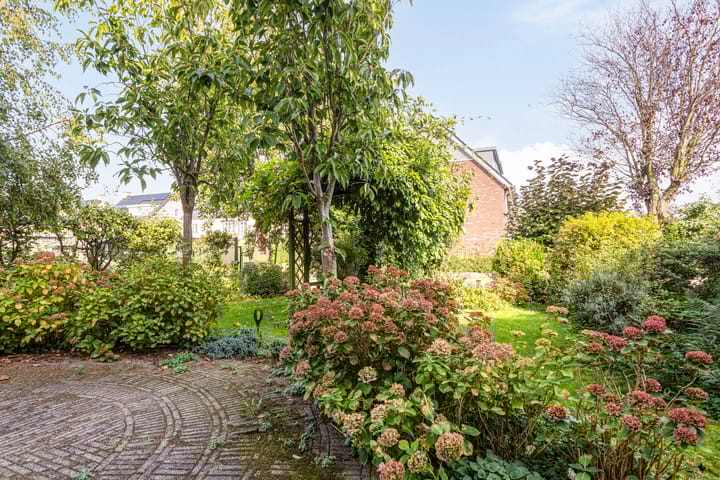 Photo 11 of Leeuweriklaan 46