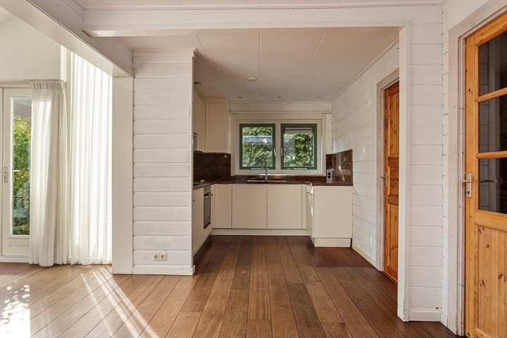 Photo 14 of Leeuweriklaan 46