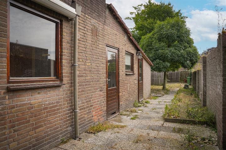 Bekijk foto 20 van Baardwijksestraat 83