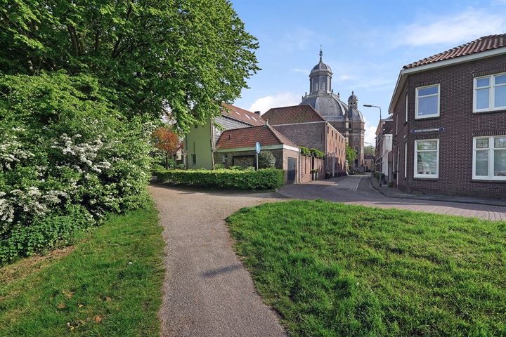 Bekijk foto 2 van Oostkerkstraat 9