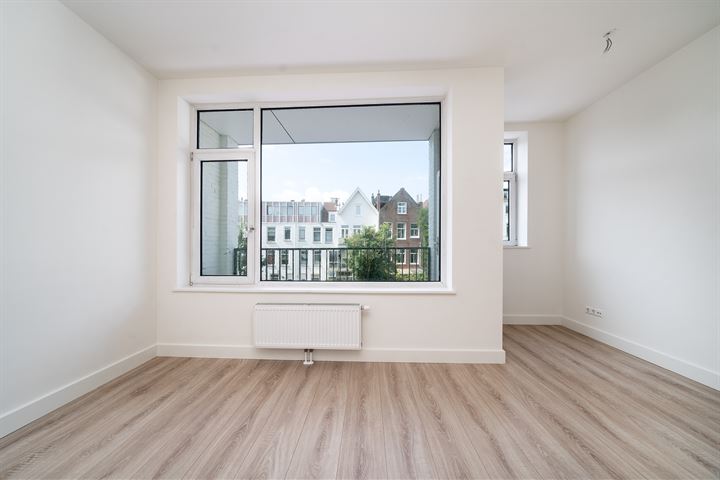 View photo 8 of Schoonderloostraat 185