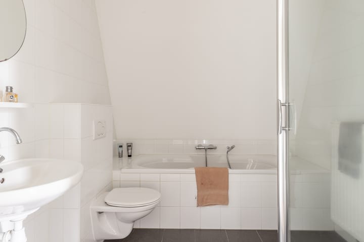 Foto 13 van Warmoeshof 6