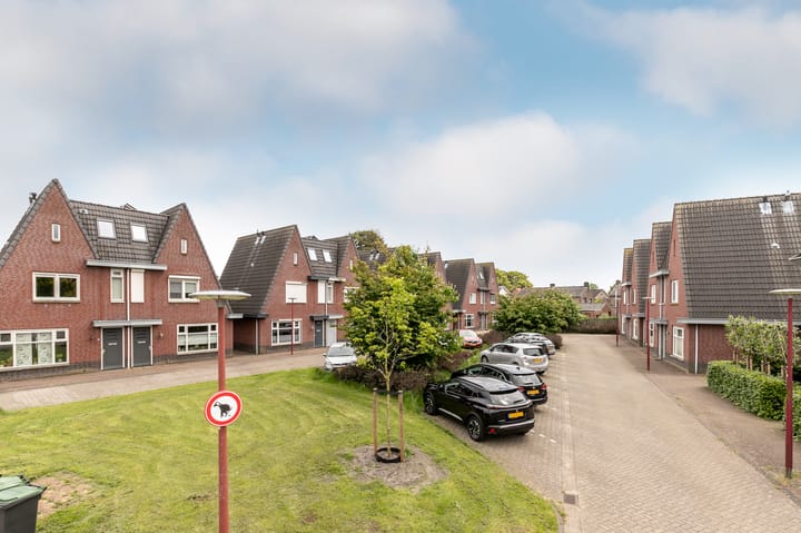 Foto 24 van Warmoeshof 6