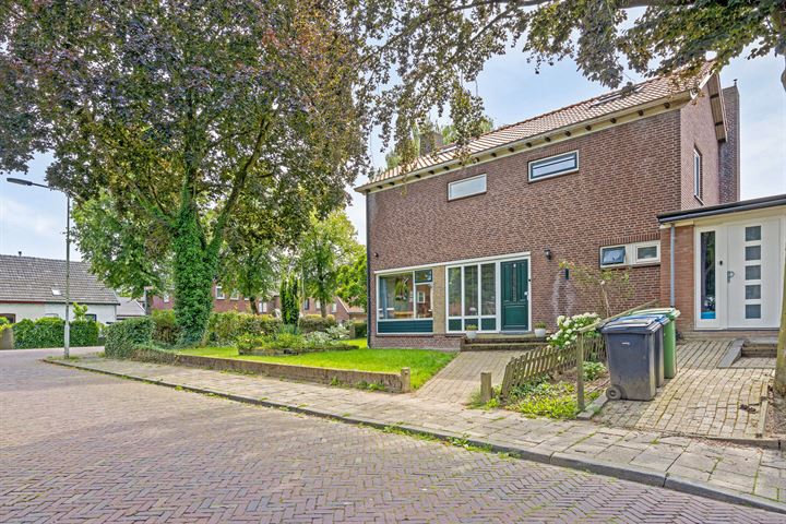 Bekijk foto 2 van Meester Merkxstraat 1