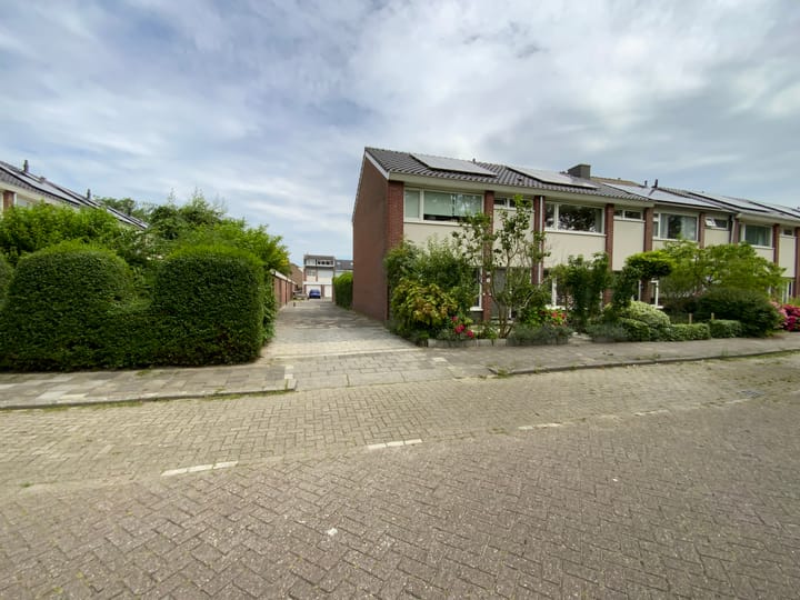 Photo 9 of Waterhoenstraat