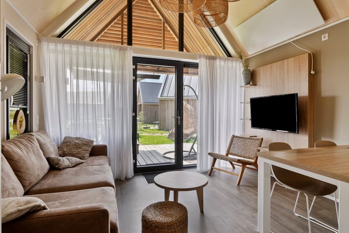 Photo 2 of Zeedijk 24-907