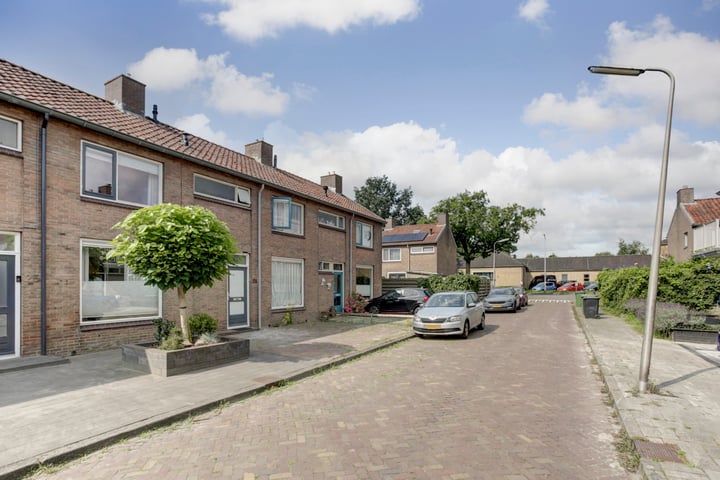 View photo 7 of Marnixstraat 25