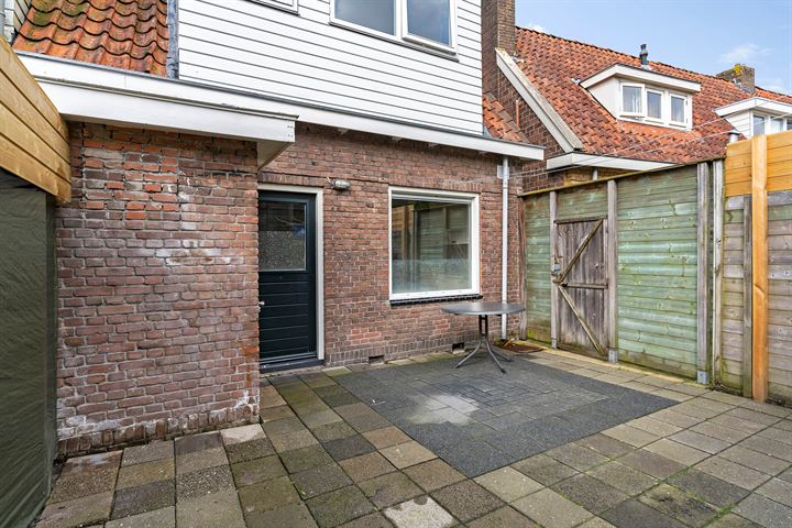 View photo 18 of Ubbo Emmiusstraat 30