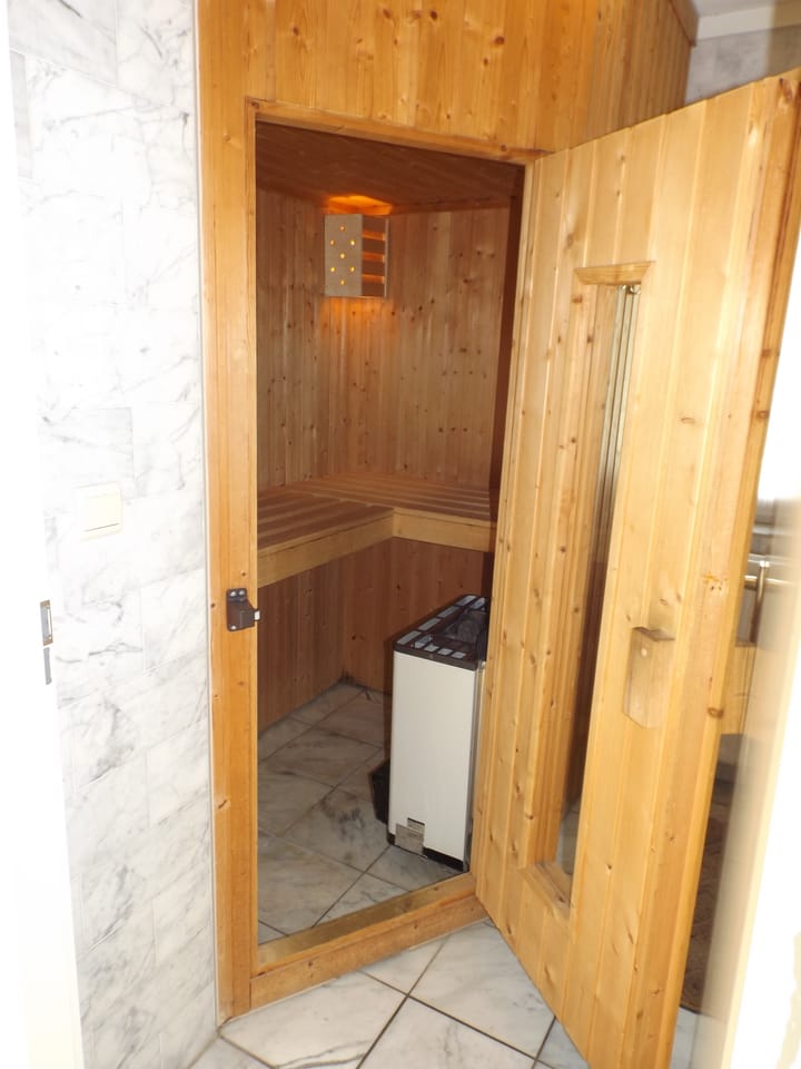 Photo 6 of Strand 84