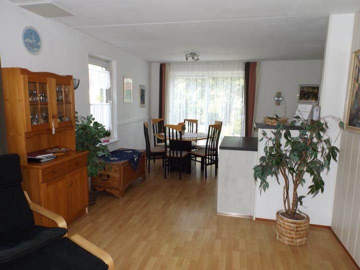 Photo 11 of Strand 84