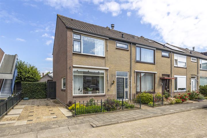 View photo 1 of Graaf Lodewijkstraat 21