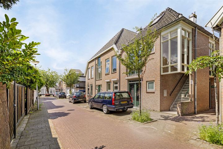 View photo 1 of Damstraat 13