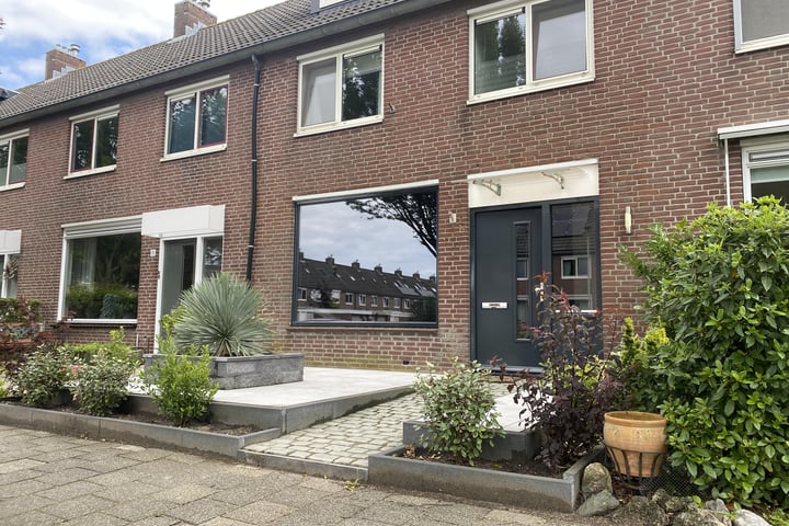 Bekijk foto 1 van Debussystraat 6