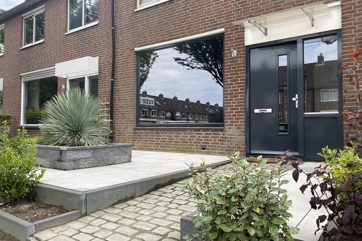 Bekijk foto 4 van Debussystraat 6