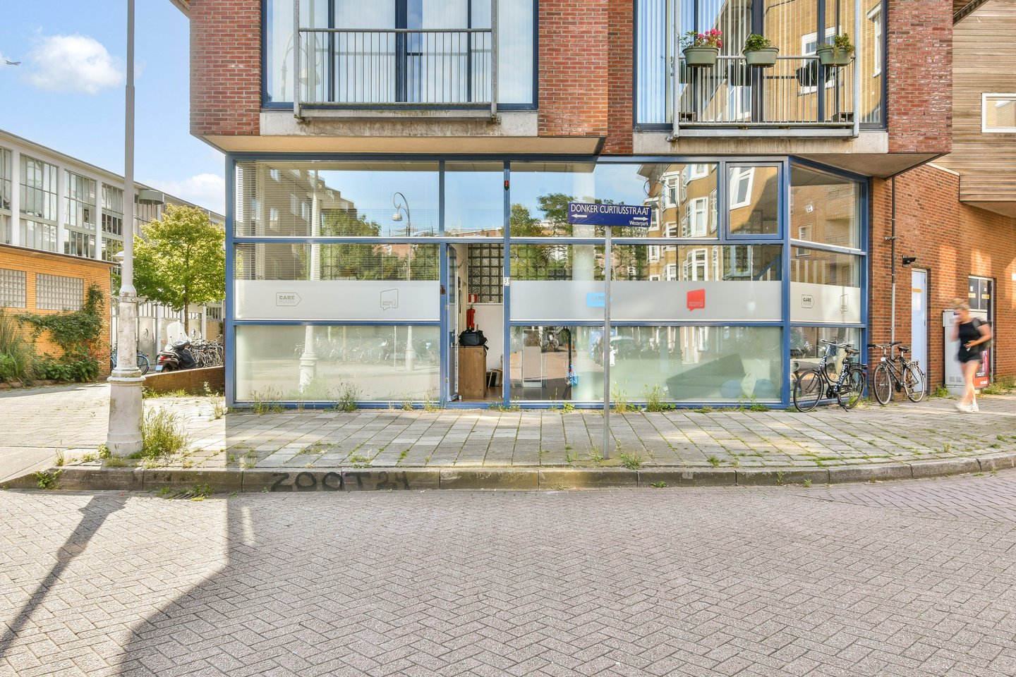 Bekijk foto 1 van Donker Curtiusstraat 31