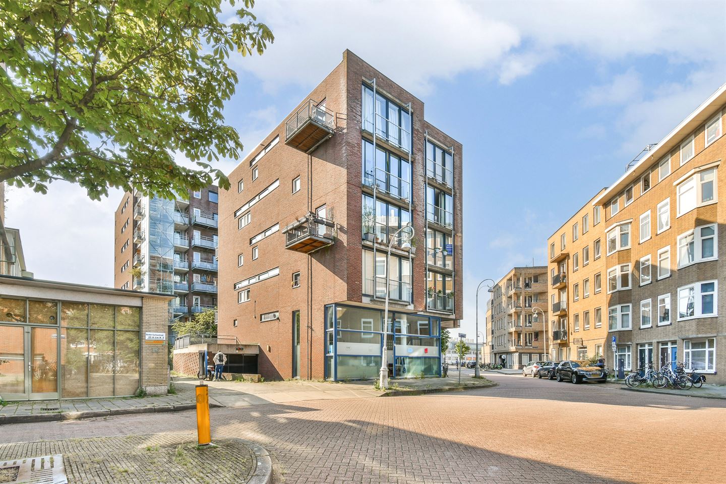 Bekijk foto 2 van Donker Curtiusstraat 31