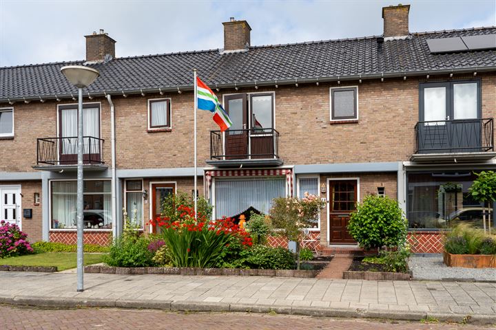 View photo 1 of Hazelaarstraat 43