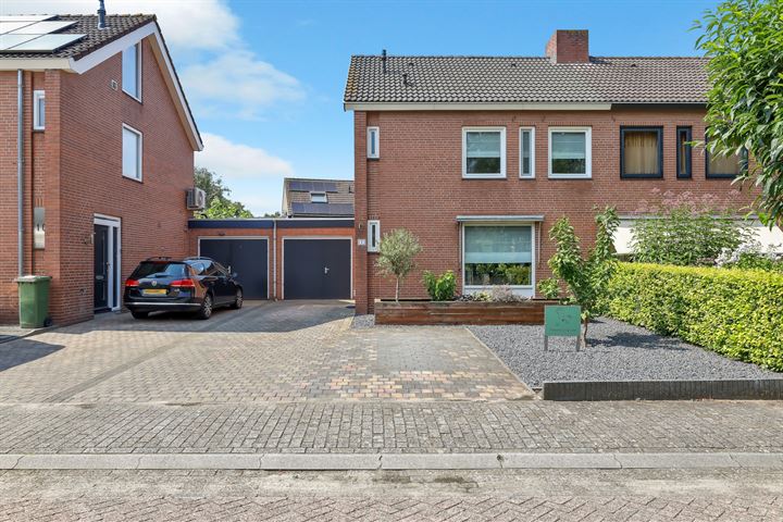 Bekijk foto 10 van Jachthoornstraat 8