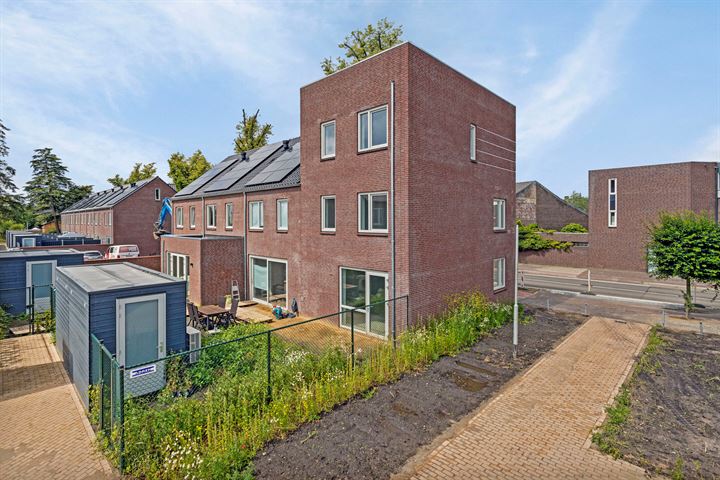 View photo 2 of Roermondseweg 19