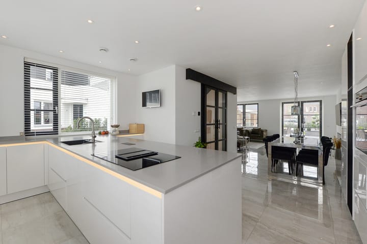 Foto 2 van Adriana van Roonlaan 128