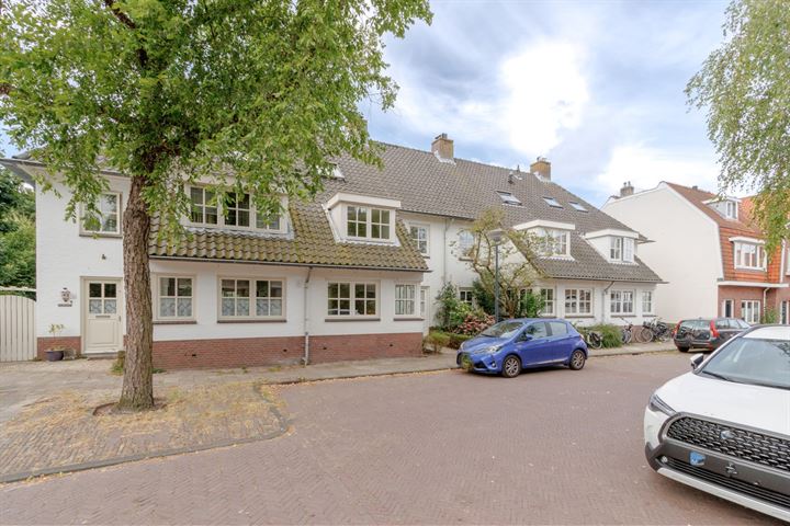 Bekijk foto 1 van Van Oldenbarneveltstraat 6