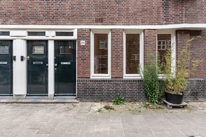 View photo 34 of Warmondstraat 204-H