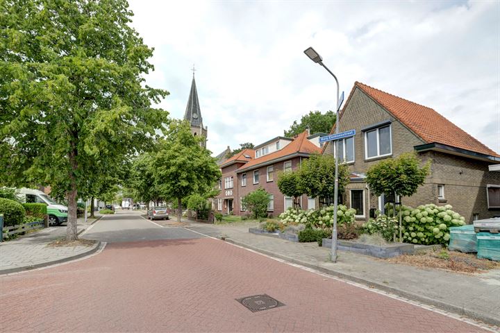 Bekijk foto 1 van Burg Elenbaasstraat 10