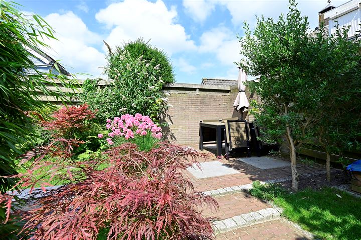 View photo 30 of Beatrixstraat 12