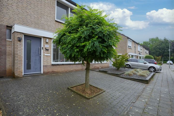 View photo 2 of Dross van Zuenestraat 17