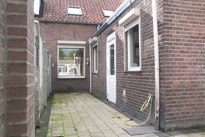 Bekijk foto 12 van Middenlaan 47