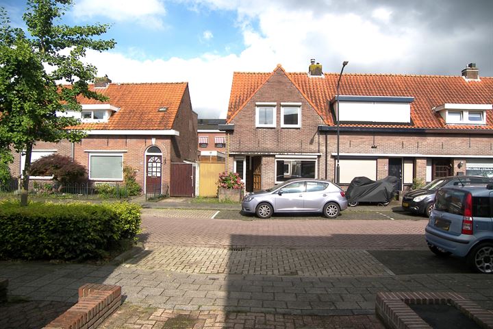 Bekijk foto 31 van Middenlaan 47