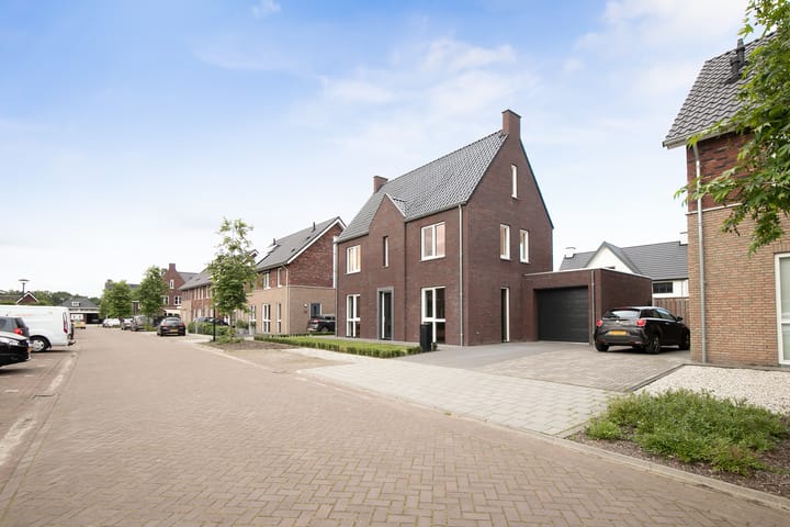 Foto 2 van Burgemeester Verheijenstraat 12