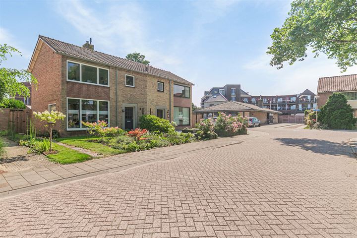 Bekijk foto 4 van Prinses Beatrixstraat 4