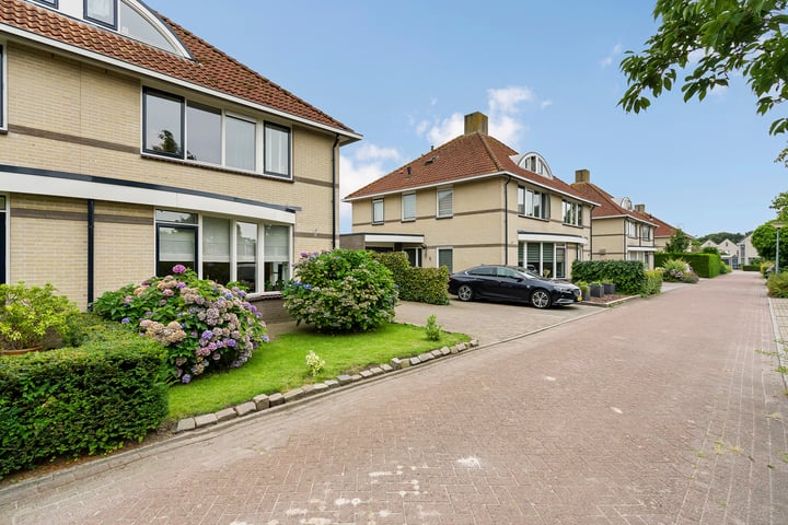 Bekijk foto 3 van Het haarspit 10