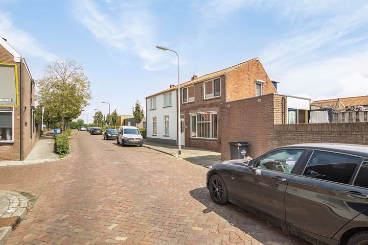 Bekijk foto 43 van Dokter Tazelaarstraat 12