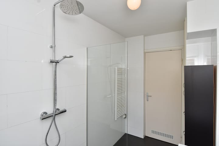 Foto 8 van Van Beuningenstraat 18-A