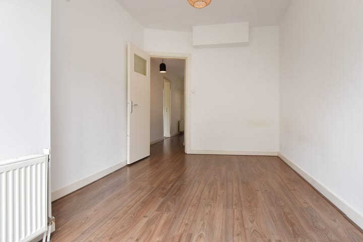 Foto 12 van Van Beuningenstraat 18-A