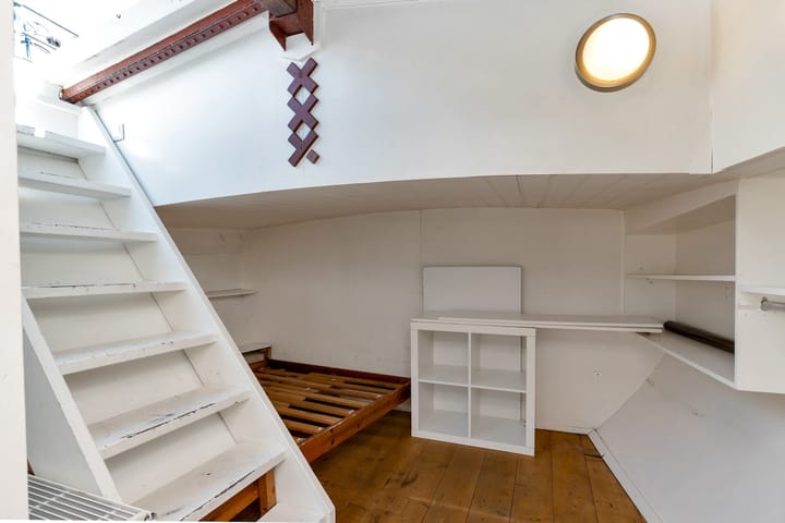 Photo 9 of Binnenkant 1-B