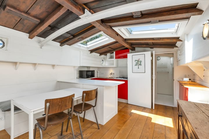 Photo 15 of Binnenkant 1-B