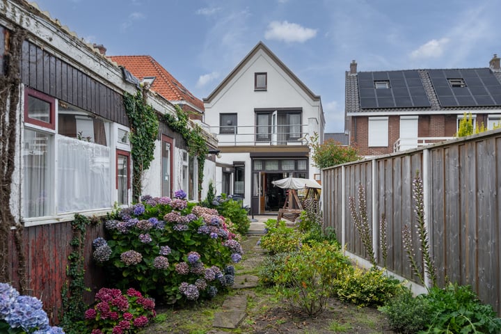 View photo 4 of Haaksbergerstraat 193