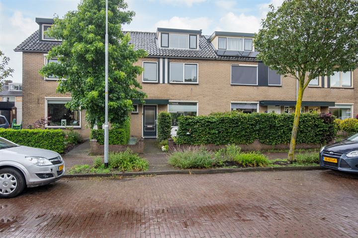 View photo 2 of Bilderdijkstraat 65