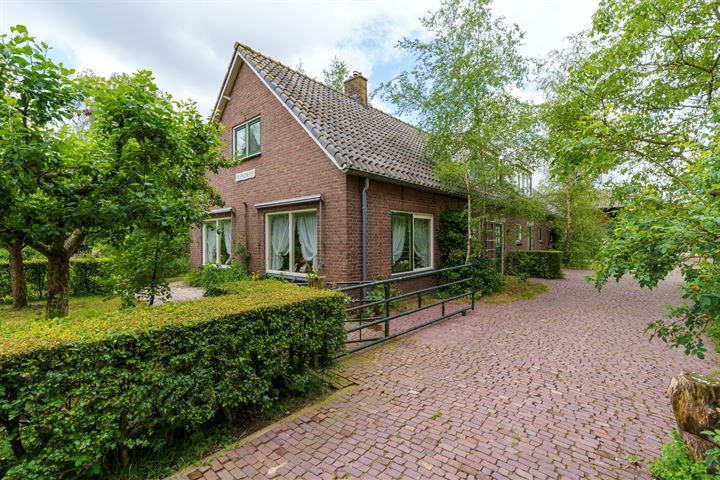 View photo 1 of Barneveldsestraat 11