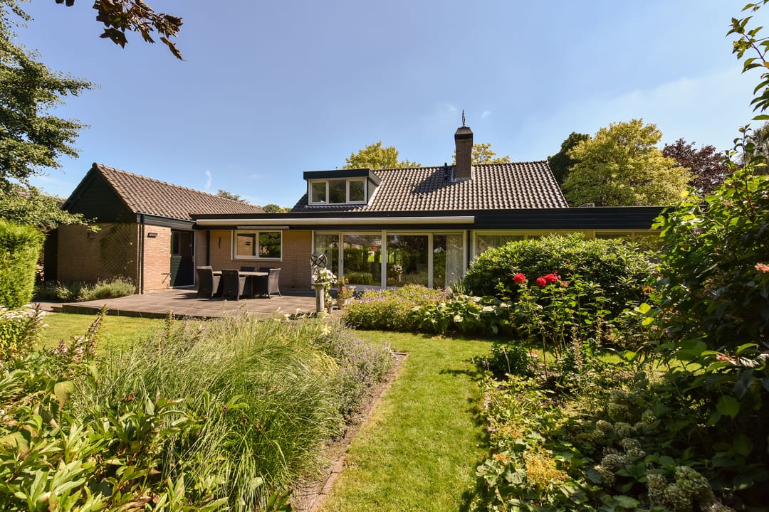 Foto 1 van Dokter Mees ten Oeverlaan 21