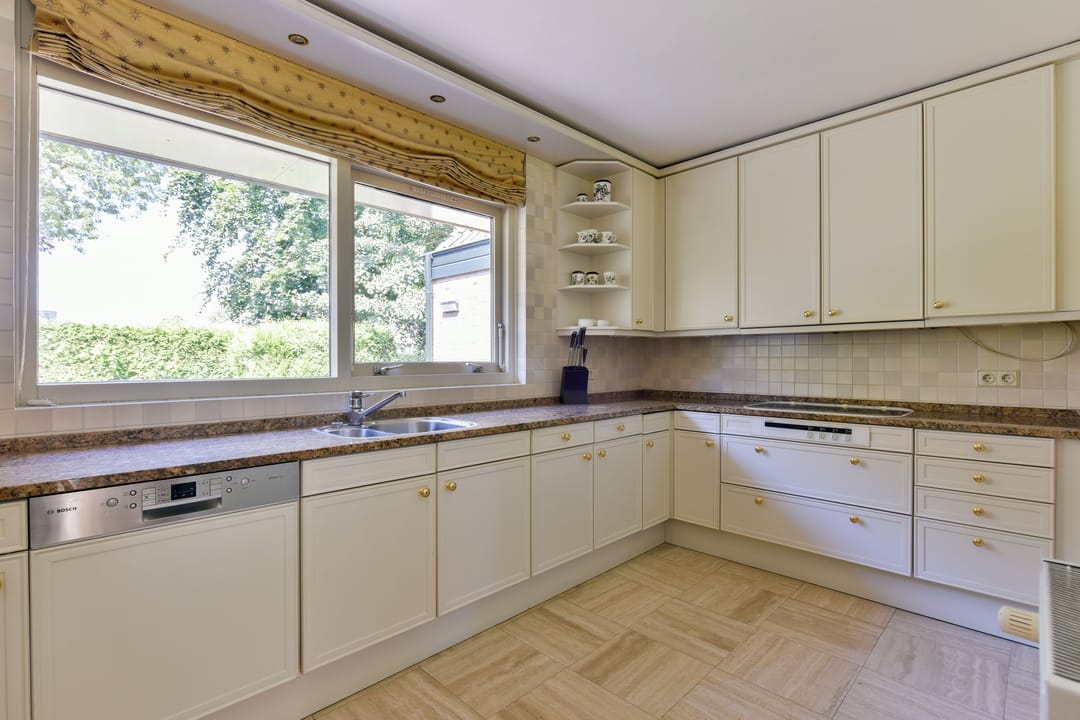 Foto 13 van Dokter Mees ten Oeverlaan 21