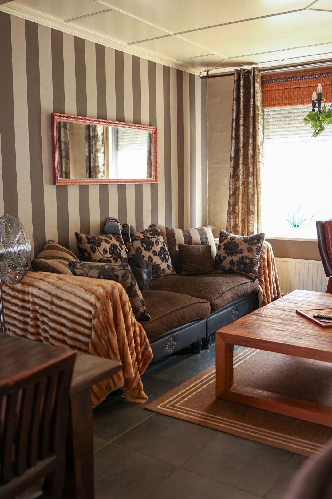 Photo 4 of Tholensstraat 52