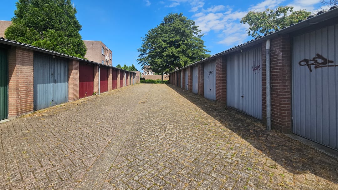 Photo 26 of Tholensstraat 52