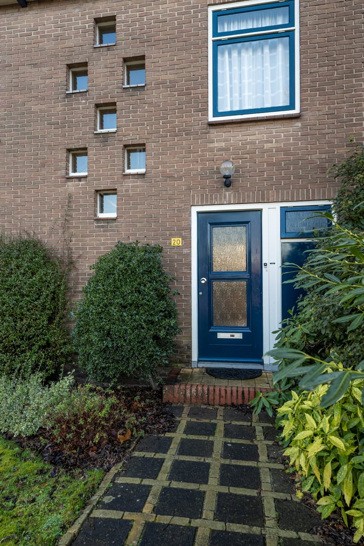 Photo 2 of Elemert 20